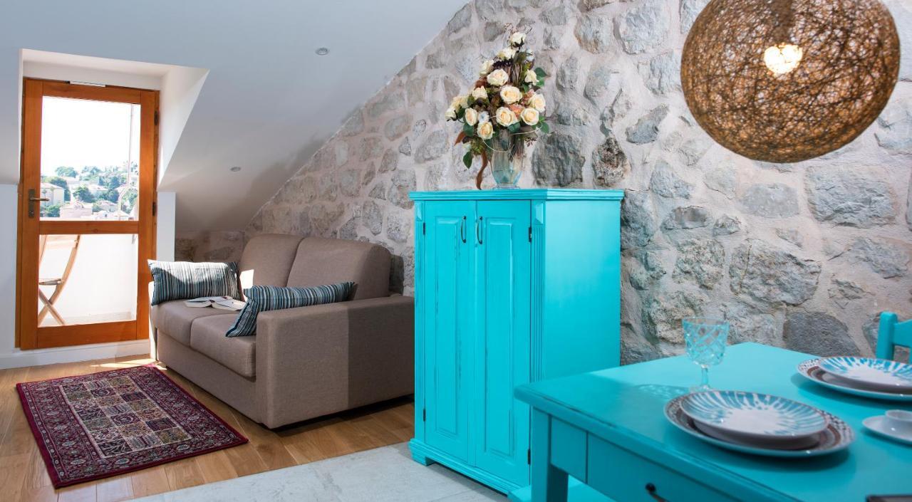 Imperia - Chic! Place With Balcony Apartment