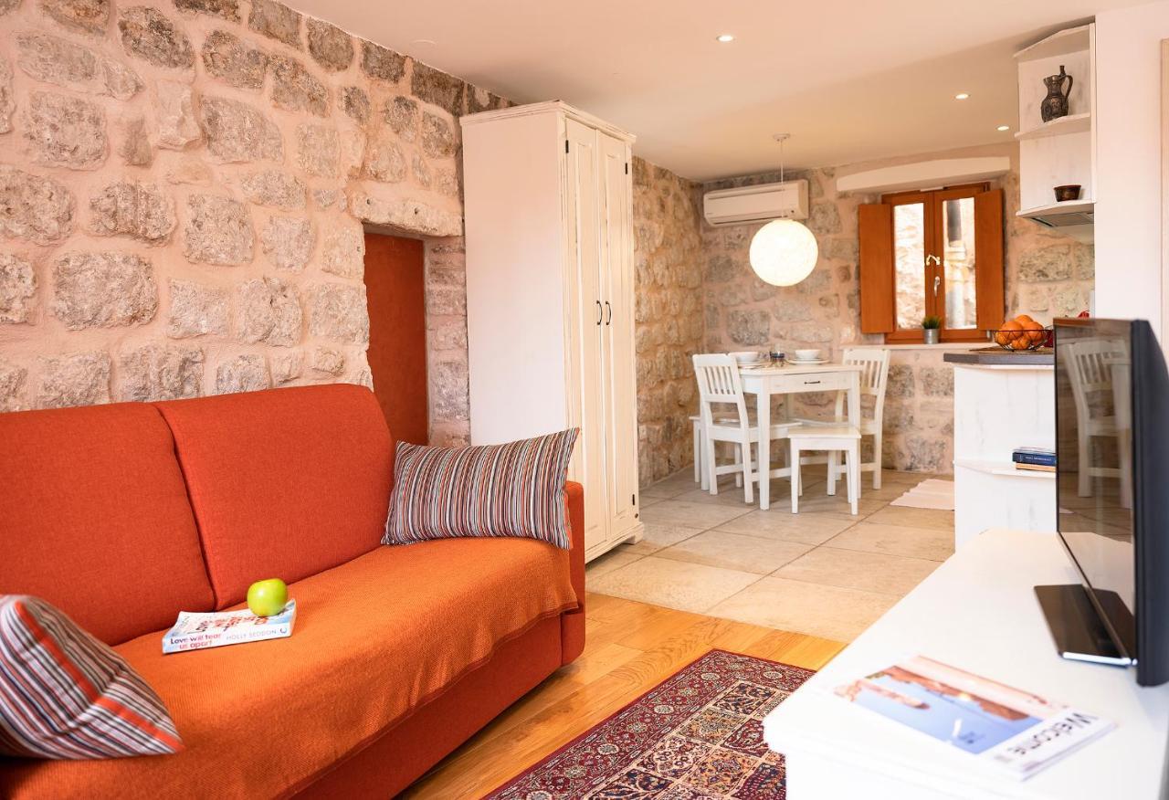 Imperia - Chic! Place With Balcony Apartment *